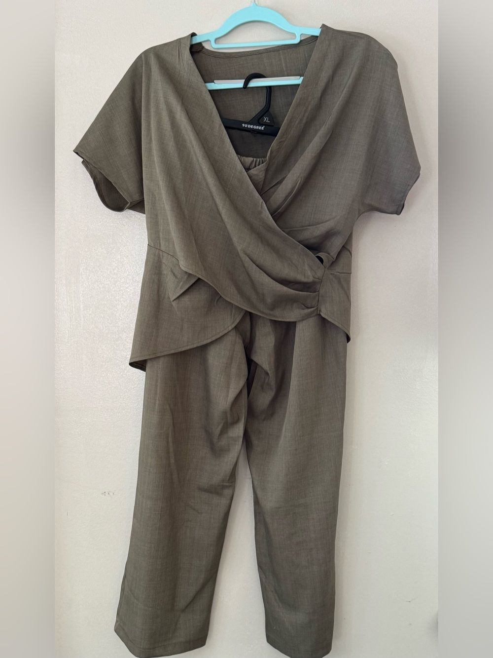 Khaki 2-Pieces Pant with Pockets and V-Neck Top Size XXL Short Sleeved - Picture 1 of 16